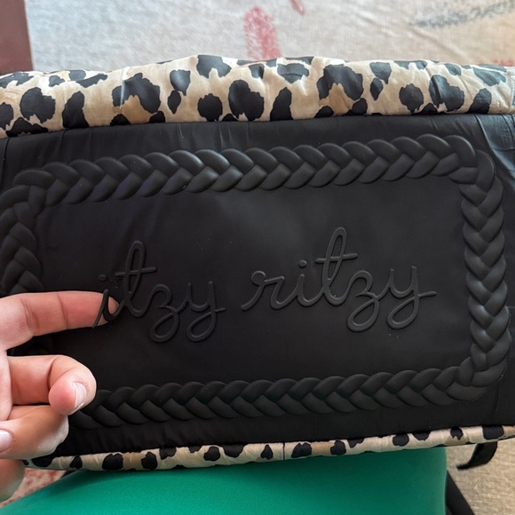 Itzy Ritzy Leopard Dream Diaper Bag main image 12